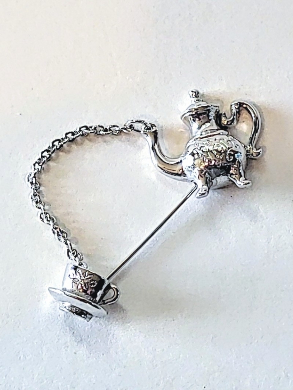 AVON COLONIAL TEAPOT & CUP STICKPIN - VINTAGE SILVERTONE